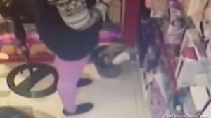 Le pillaron robando un consolador y varios lubricantes