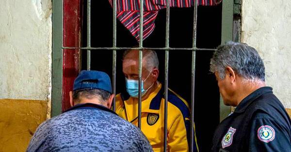 La Nación / Juez se opuso a sobreseimiento provisional de RGD, acusado por extorsión y quebrantamiento de depósito