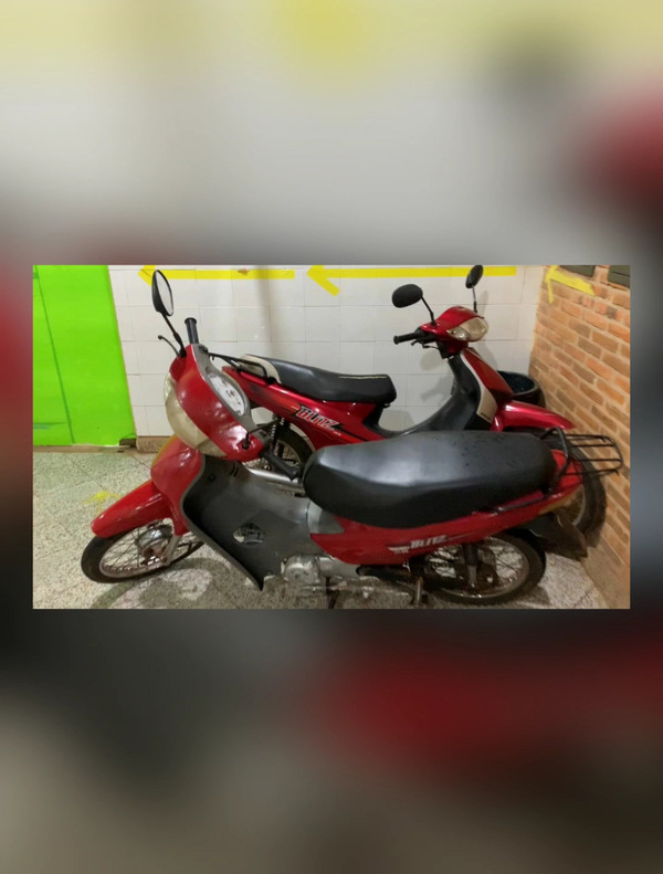 Instan a no estacionar motos en el pasillo del Hospital Regional