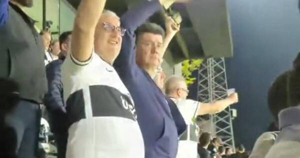 La Nación / Efraín olimpista “mbatara” es repudiado por barras