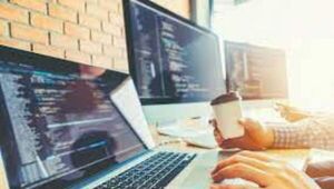 Más que apagar y prender: ¿qué profesionales demanda el sector informático?