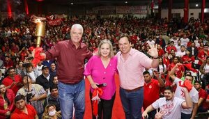 En Luque presentaron “la antorcha del Partido Colorado” que ilumina con grandeza - Nacionales - ABC Color