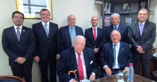 La Nación / Homenaje a referentes del derecho procesal