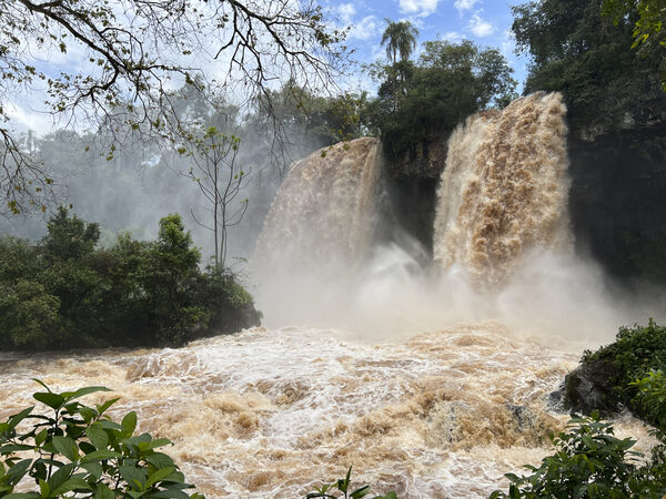 Las Cataratas del Iguazú, exuberantes por aumento extraordinario de caudal - MarketData