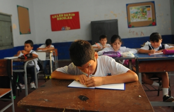 Inscripciones en escuelas con aportes “voluntarios” - La Clave