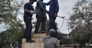 La Nación / Estatua de Juan de Salazar y Espinosa vuelve a tener espada