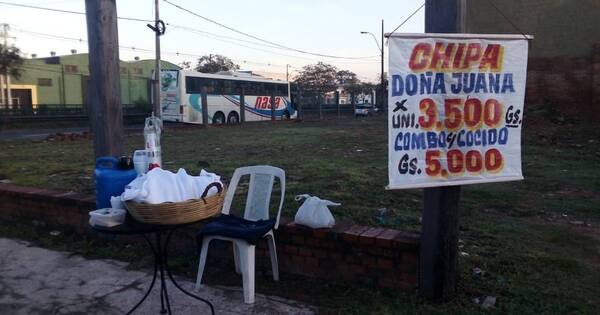 La Nación / Ejemplo de superación: periodista emprendió en la venta de chipa con cocido para ayudar a su familia