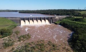 Apertura de las compuertas de represa Acaray debido a nivel de las aguas