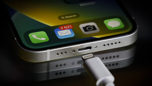 Diario HOY | Tribunal brasileño multa a Apple por vender iPhones sin cargador