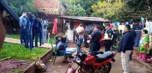 Policías atrapan a presuntos motoasaltantes y recuperan moto robada tras allanamiento - La Clave