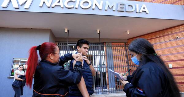 La Nación / En edificio de La Nación se brindan consultas médicas y vacunación