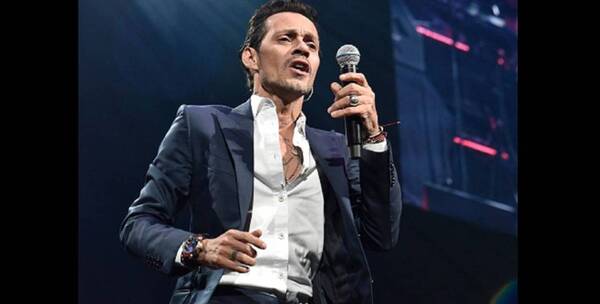 Crónica / [VIDEO] Marc Anthony preocupa a sus fans con movimientos rarófilos en pleno show