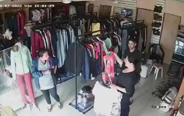 Descuidistas se alzaron con varias prendas de vestir de una tienda de Carayaó – Prensa 5