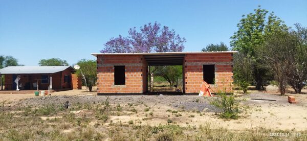Continúa avanzando la construcción de 75 viviendas para familias indígenas de Presidente Hayes