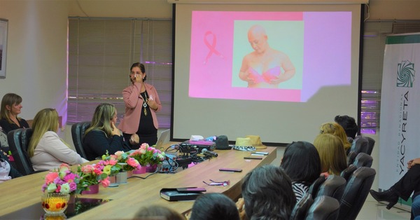 Emotivo conversatorio sobre Cáncer de mama en Encarnación