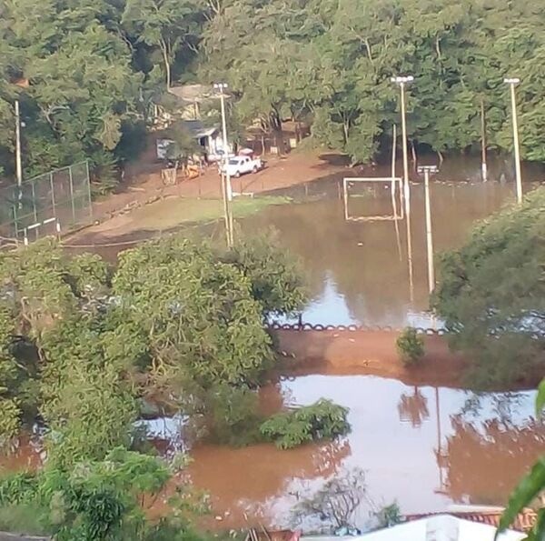 Diario HOY | Evacúan a unas 100 familias afectadas por la crecida del río Paraná