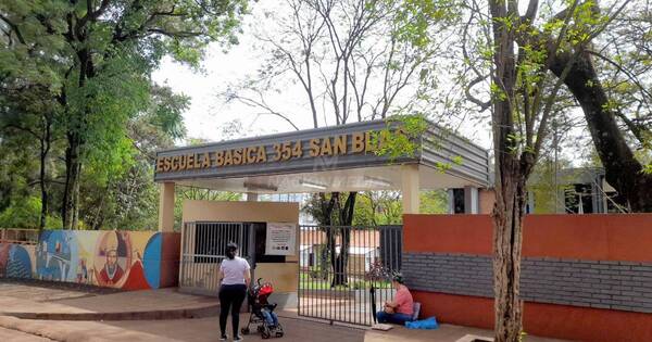 La Nación / Escuela Guasu en CDE: trabajo práctico sobre la familia derivó en sumarios del MEC a docentes