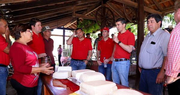 La Nación / Urge que el Estado asista a la agricultura familiar, sostiene Peña tras compartir con productores de Arazapé
