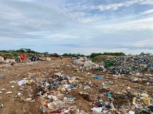 Gancheros denuncian supuesta falta de tratamiento de basuras en el vertedero de Concepción - Nacionales - ABC Color