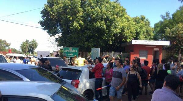 Crónica / [VÍDEO] Paseros cerraron Encarnación en reclamo por adelantamientos