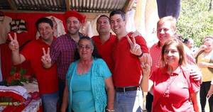 La Nación / “Es la primera vez que un candidato a presidente viene junto a nosotros”, dice artesana de Arazape