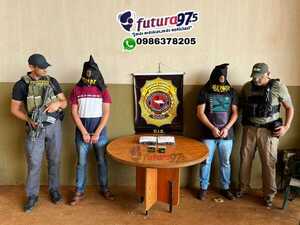 Trasportaban dos panes de cocaína y fueron detenidos