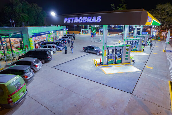 Petrobras pone a la venta sus operaciones en Argentina - Revista PLUS