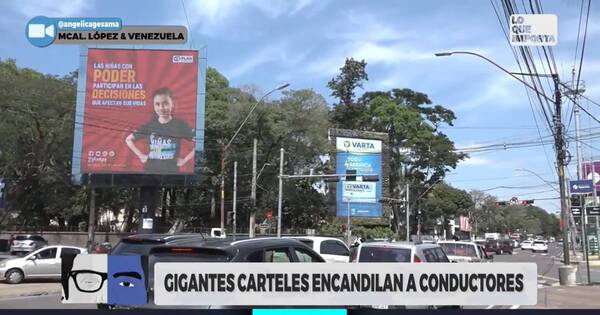 La Nación / Polución visual: carteles publicitarios luminosos encandilan a conductores sobre Mariscal López