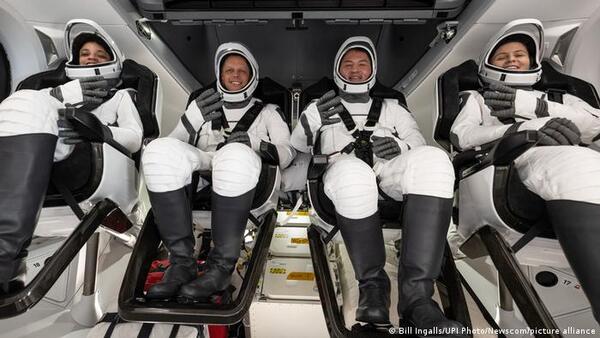 Misión Crew-4 regresa del espacio tras seis meses en la EEI