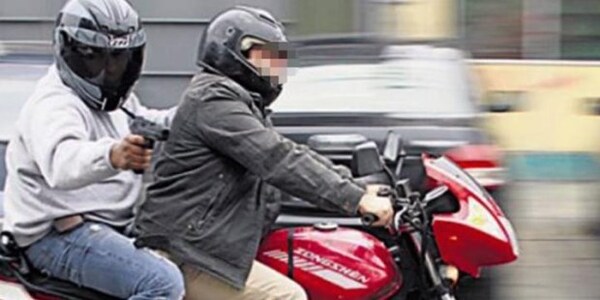 Motochorros matan a un hombre a metros de su casa