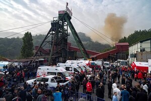 Sigue en Francia la huelga en refinerías que provoca un desabastecimiento de combustible - .::Agencia IP::.