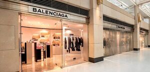 Balenciaga apuesta por la moda de segunda mano y pone en marcha su propia reventa