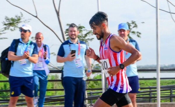 Plata para Derlys Ayala en "Maratón Masculino"