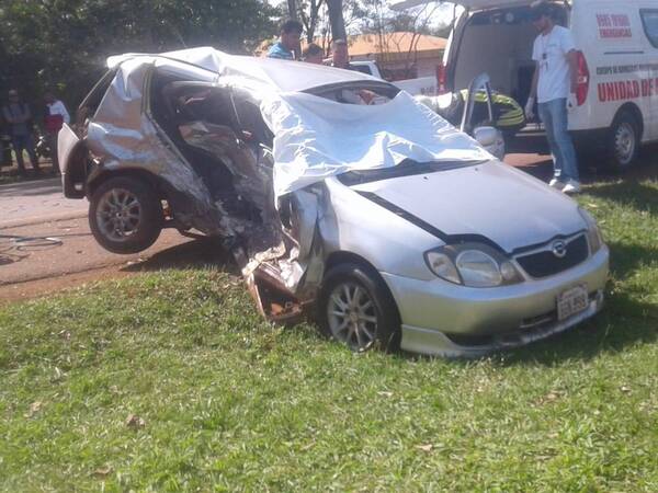 Crónica / En feroz accidente fallece una doña en Itapúa
