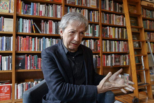 El autor mexicano David Toscana: Una propuesta para aliviar el peso de vivir - MarketData