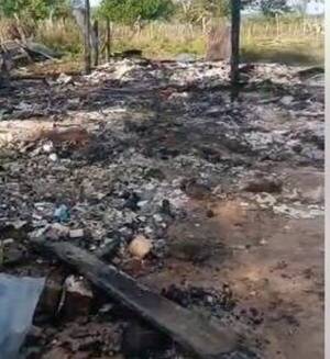 Crónica / Incendio deja en la calle a una humilde familia en Areguá