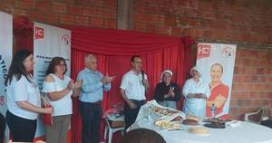 La Nación / Precandidato a senador apuesta por la capacitación a emprendedoras de Central