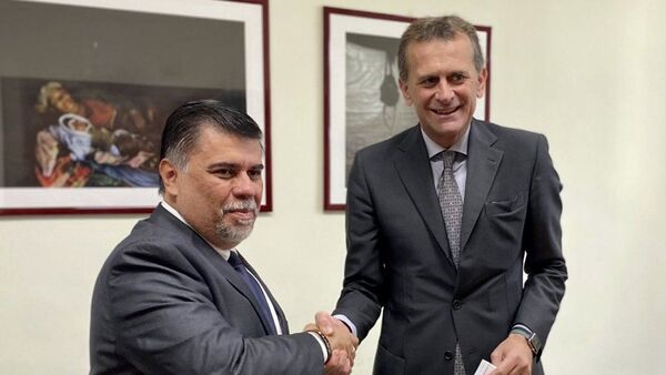 Salud firma acuerdo con prestigioso hospital pediátrico de Roma