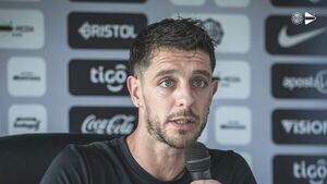 "Lo lindo sería ganarles en su cancha y pasarles en la tabla", dijo Ale Silva