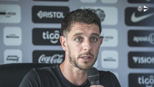 "Lo lindo sería ganarles en su cancha y pasarles en la tabla", dijo Ale Silva