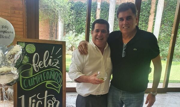 ¡Festejo especial! Horacio Cartes agasajó a Víctor Pecci por su cumpleaños