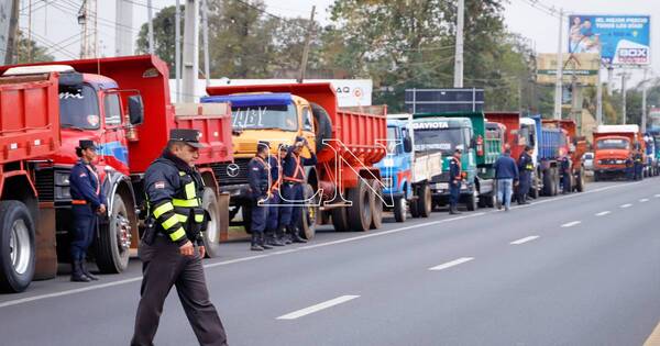 La Nación / Camioneros se reunirán este lunes con el nuevo titular de Petropar