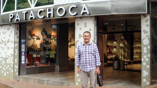 De ambulante a empresario, ahora es dueño de una tradicional tienda