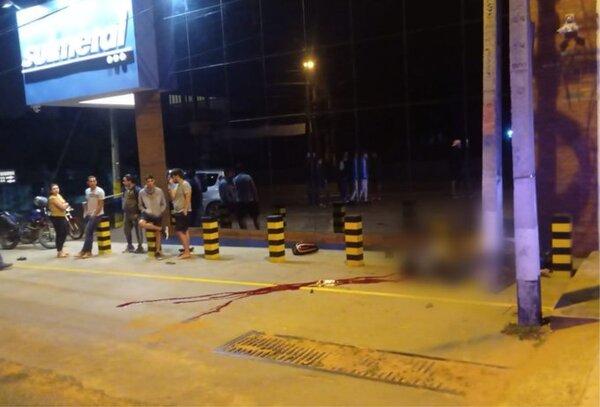 Un motociclista murió tras impactar violentamente contra una barra de hierro en Capiatá