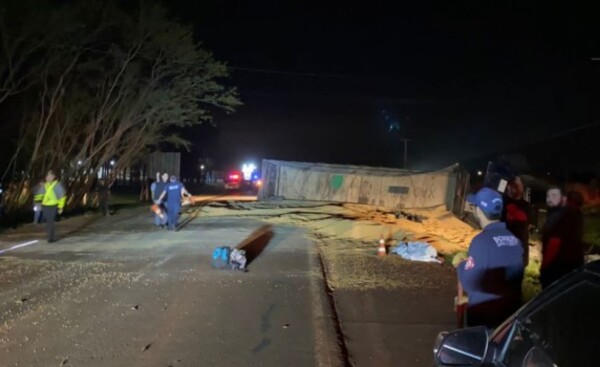 Choque entre camión y motos deja dos muertos en San Alberto