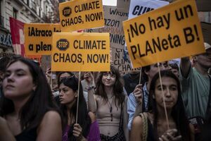 Jóvenes de todas partes del mundo alzan de nuevo sus voces contra el cambio climático - El Independiente