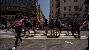 Shoppings uruguayos sienten la crisis argentina por turismo hacia el dólar blue | Internacionales | 5Días