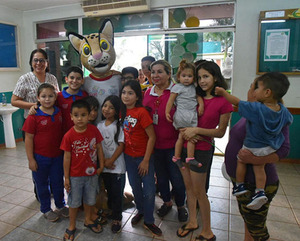 Tiríka visita a niños del Hospital Materno Infantil Los Ángeles | DIARIO PRIMERA PLANA