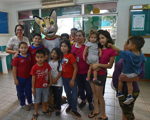 Tiríka visita a niños del Hospital Materno Infantil Los Ángeles | DIARIO PRIMERA PLANA