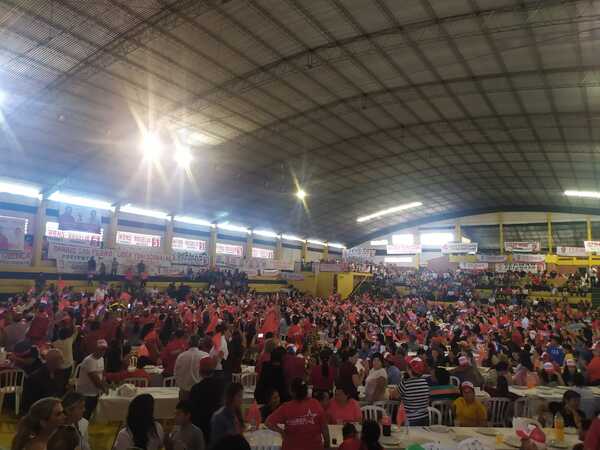 Multitudinaria presencia en festejo de cumpleaños de Rogelio Benítez